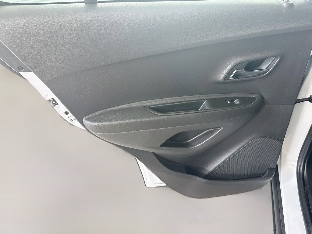 Used 2020 Chevrolet Trax LS FWD image 23