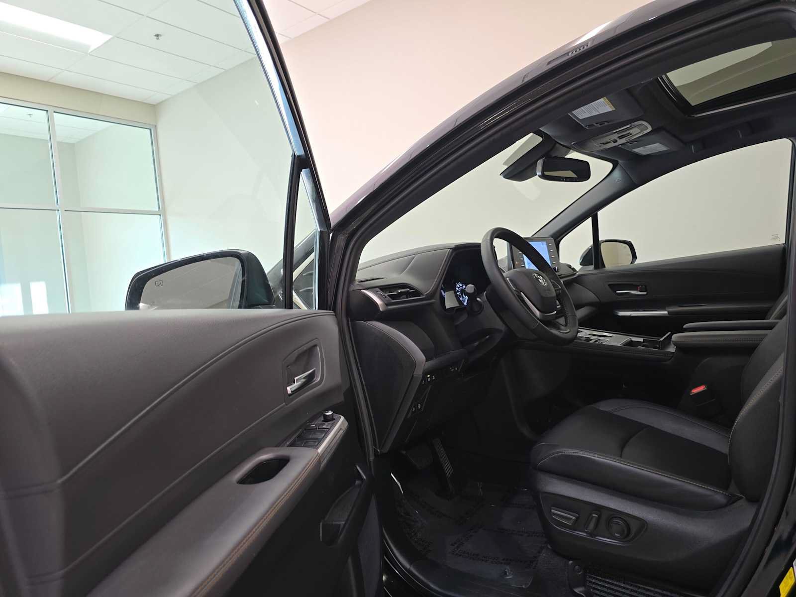 Certified 2024 Toyota Sienna XLE Woodland Edition AWD/4WD image 22