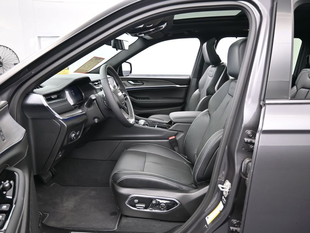 Used 2024 Jeep Grand Cherokee L Overland w/ Luxury Tech Group IV image 12