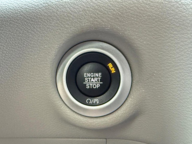 Used 2022 Chrysler Voyager LX image 16