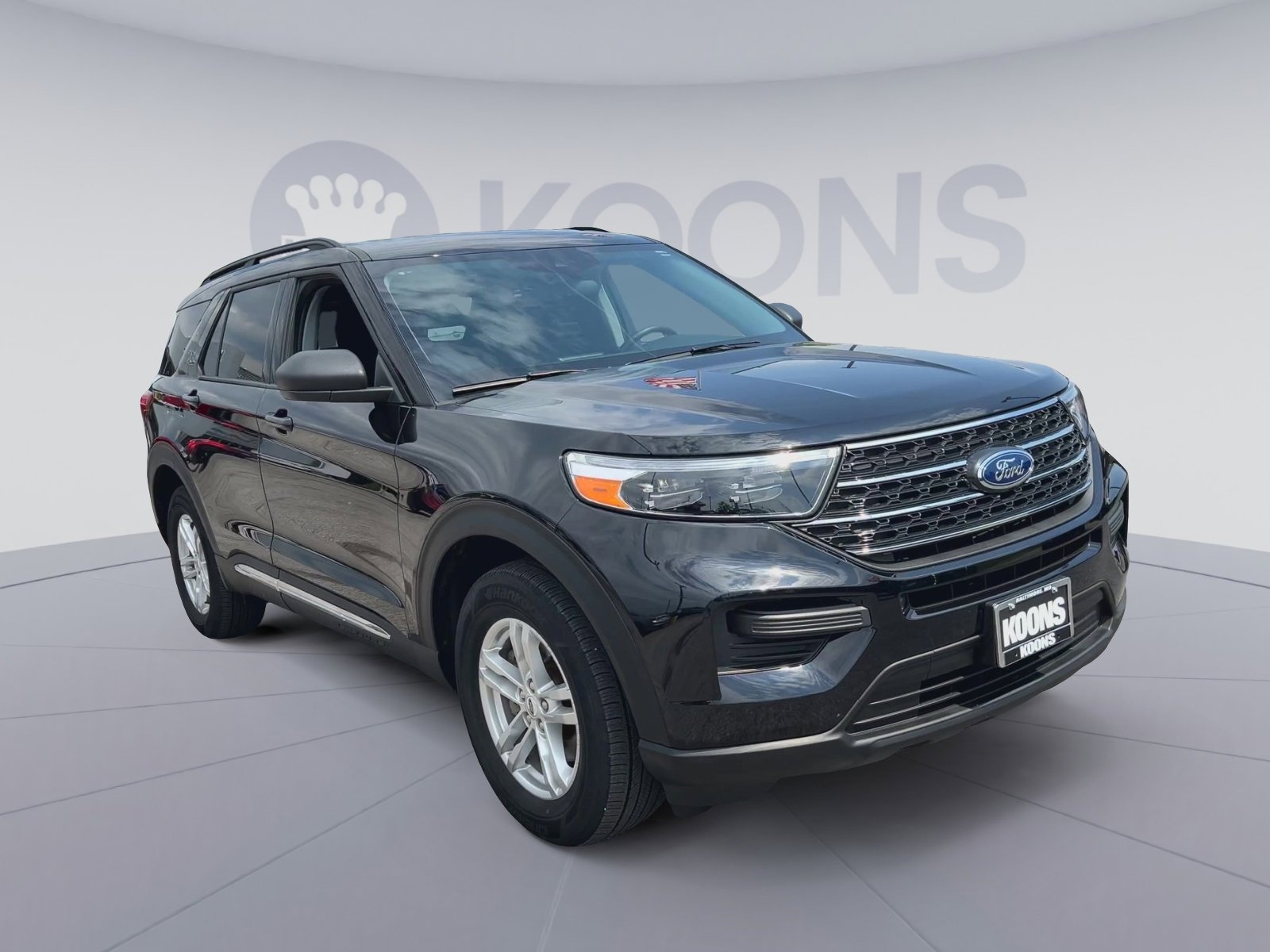 Used 2023 Ford Explorer XLT AWD/4WD image 4