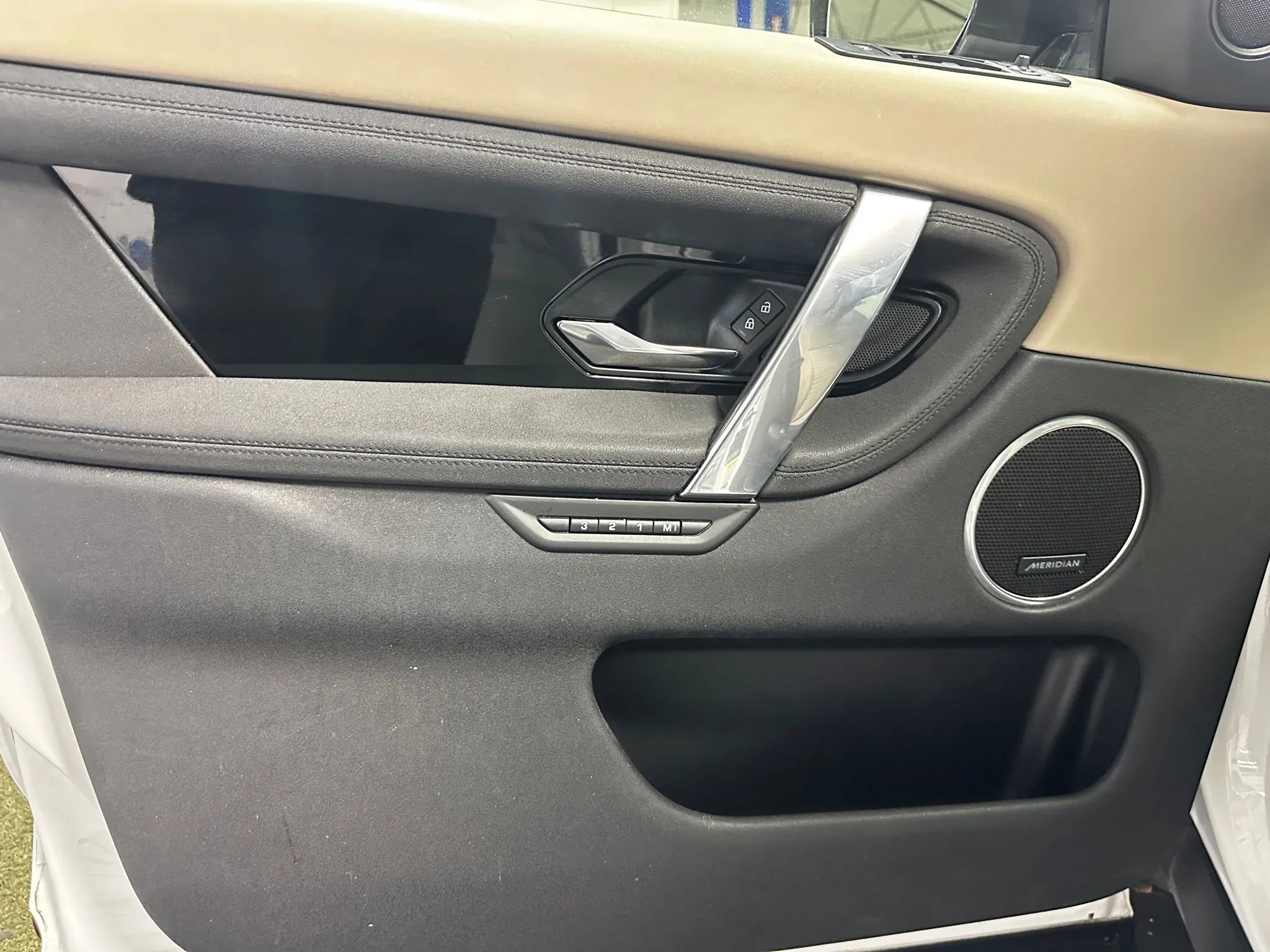 Used 2021 Land Rover Discovery Sport SE image 12