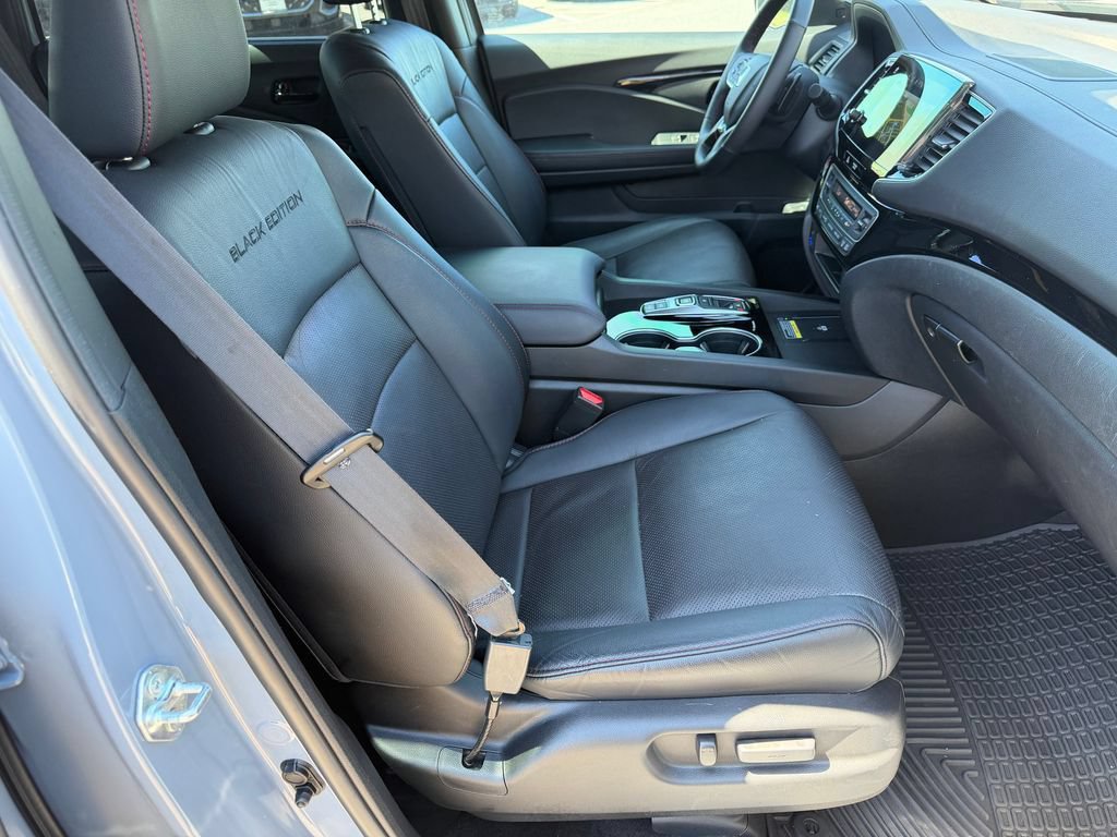 Certified 2024 Honda Passport Black Edition image 16