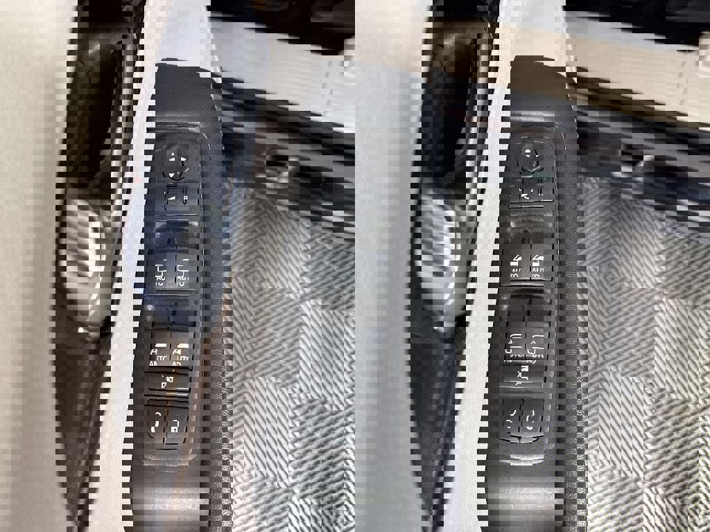 Used 2023 Chrysler Pacifica Limited image 39