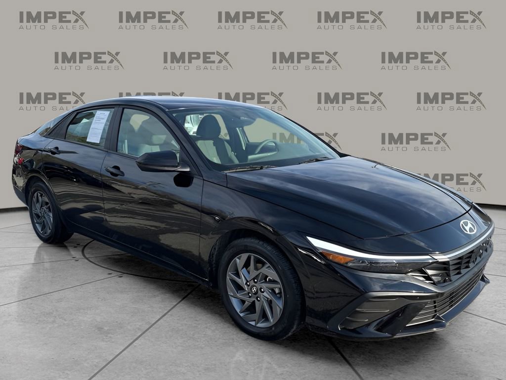 Used 2024 Hyundai Elantra SEL image 7