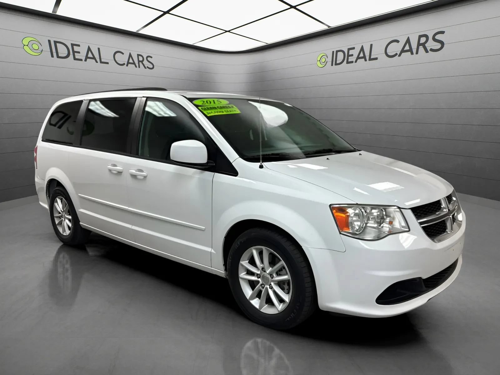 Used 2015 Dodge Grand Caravan SXT FWD image 3