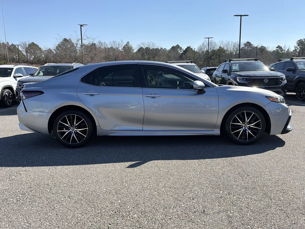 Used 2022 Toyota Camry SE image 6