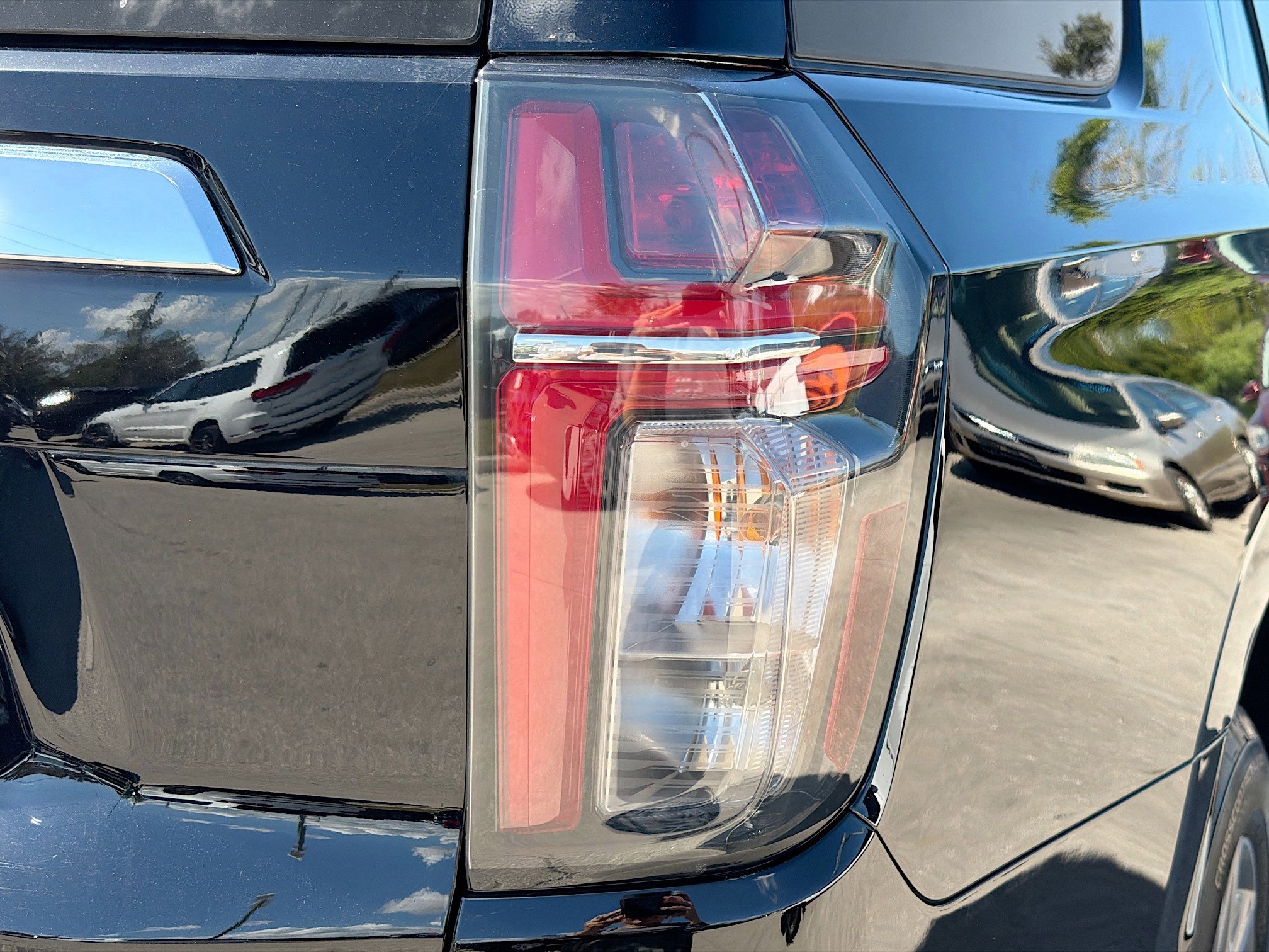 Used 2024 Chevrolet Tahoe LT w/ Luxury Package image 10