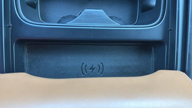 Used 2023 Land Rover Defender 130 SE image 30