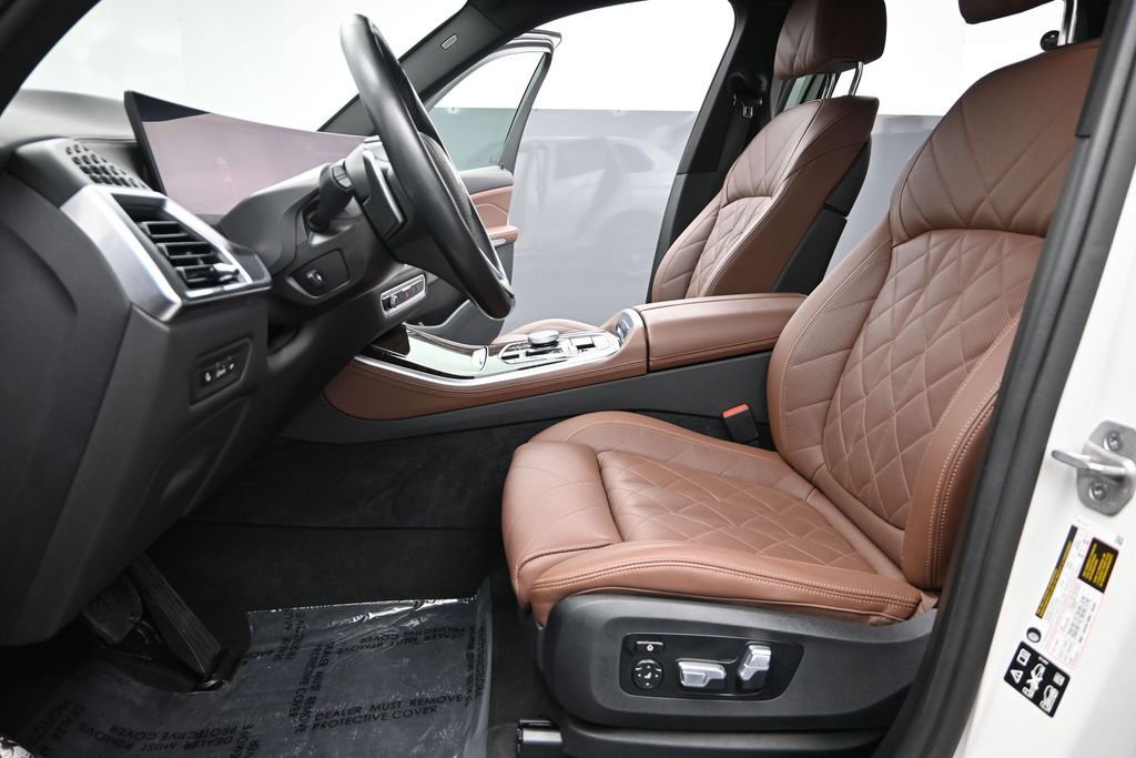 Used 2025 BMW X5 xDrive40i AWD/4WD image 16