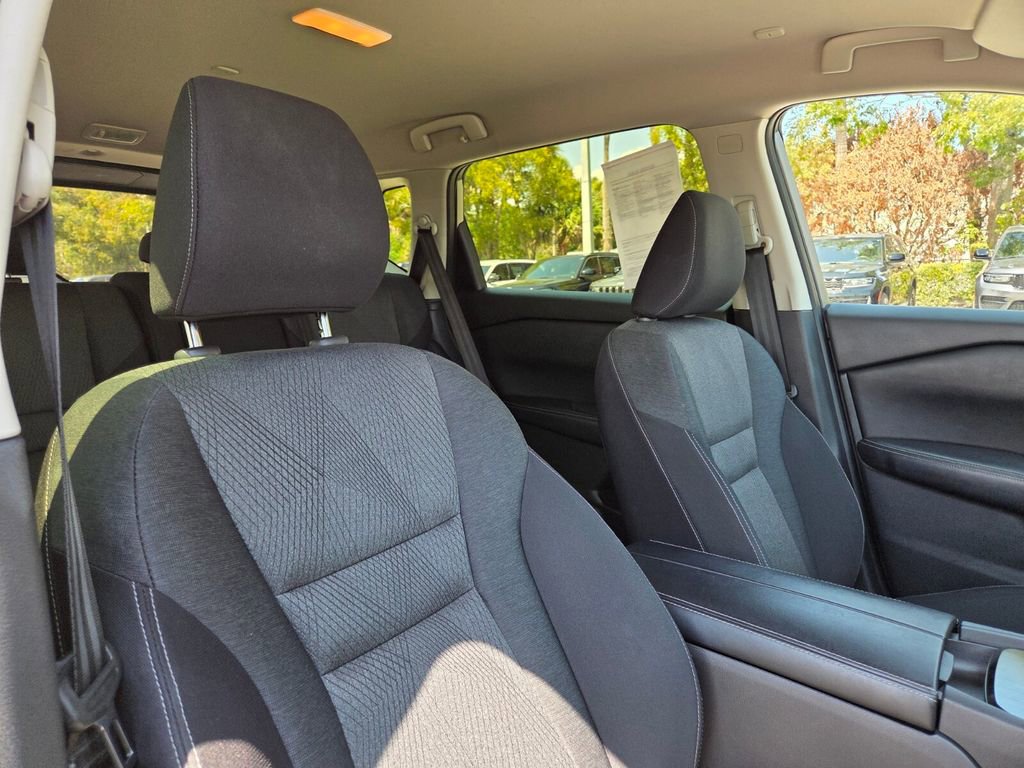 Used 2024 Nissan Rogue SV image 11