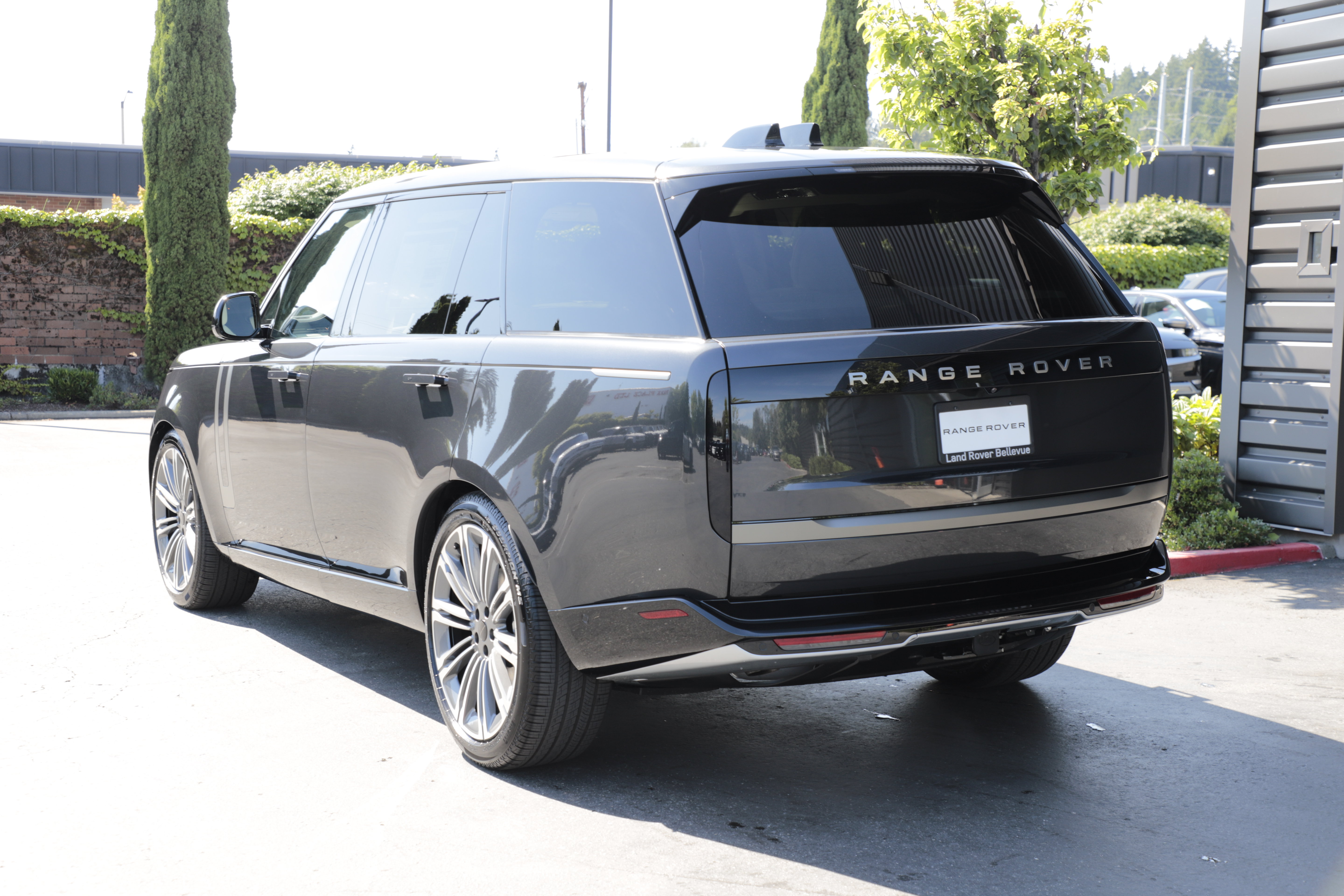 New 2026 Land Rover Range Rover Long Wheelbase SE AWD/4WD image 8