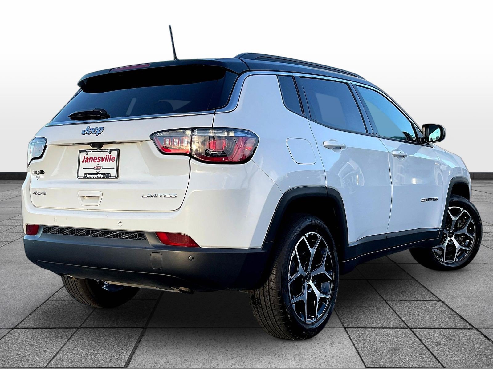 Used 2025 Jeep Compass Limited AWD/4WD image 7