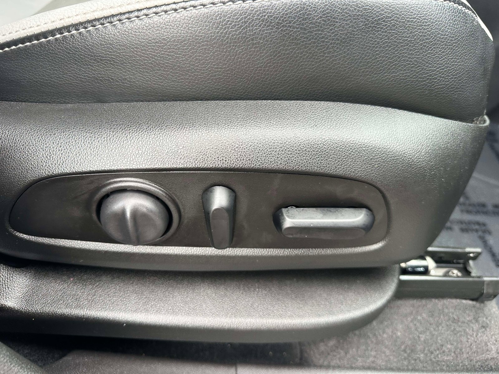 Used 2020 Chevrolet Equinox Premier image 30