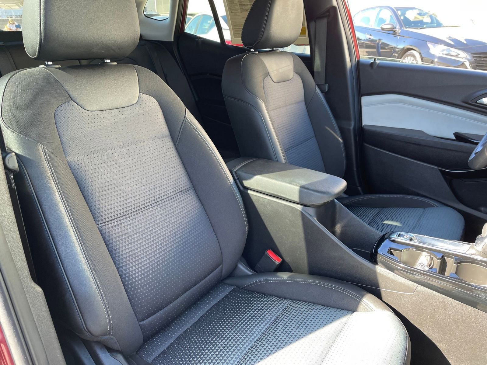 Used 2025 Chevrolet Trax LT image 37