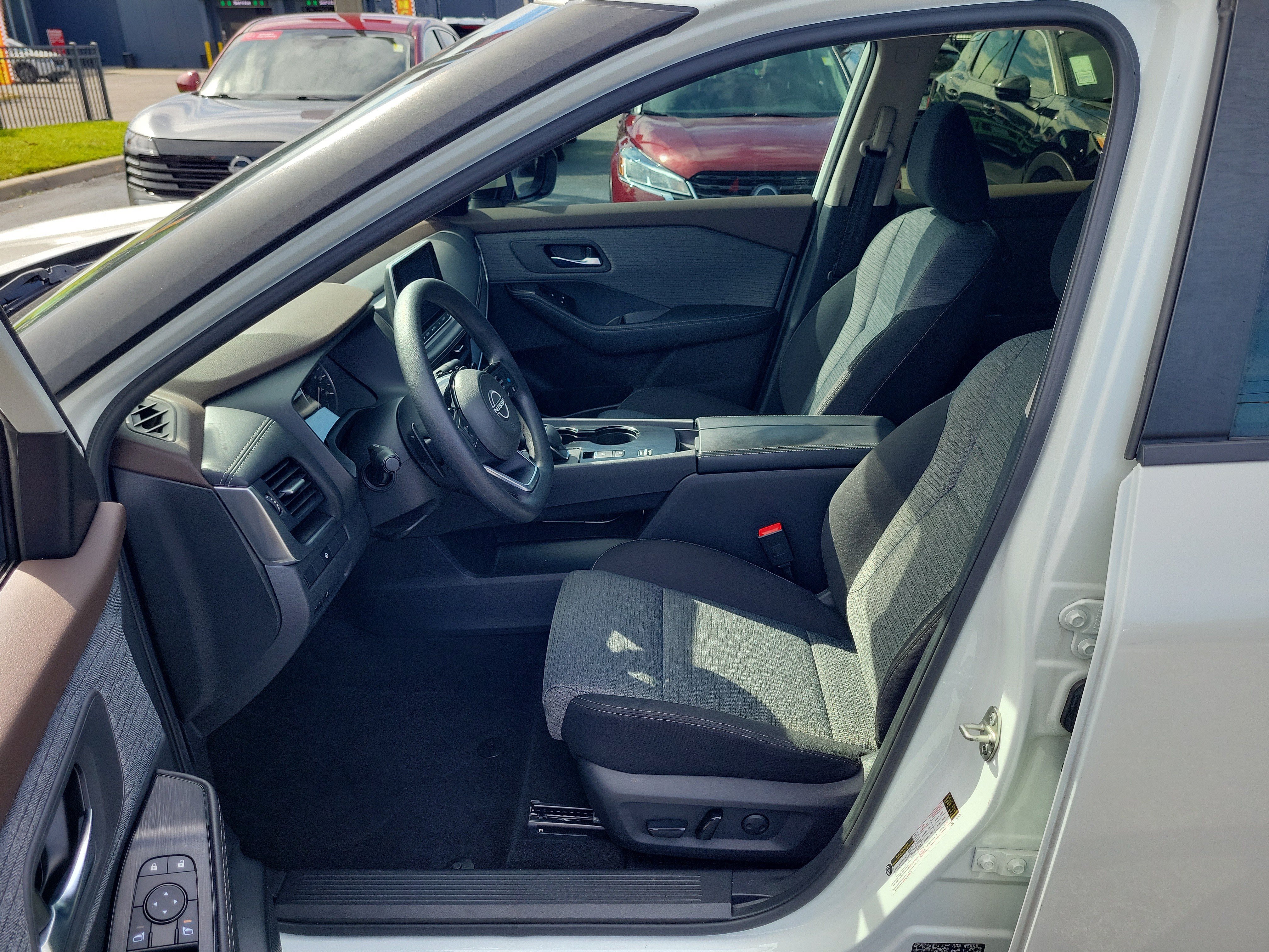 Certified 2023 Nissan Rogue SV FWD image 12
