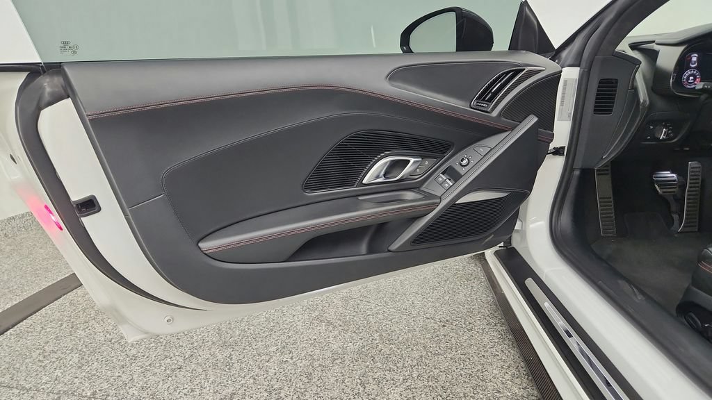 Used 2017 Audi R8 V10 w/ Carbon Exterior Package AWD/4WD image 32
