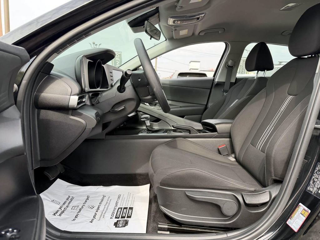 Used 2023 Hyundai Elantra SEL FWD image 11