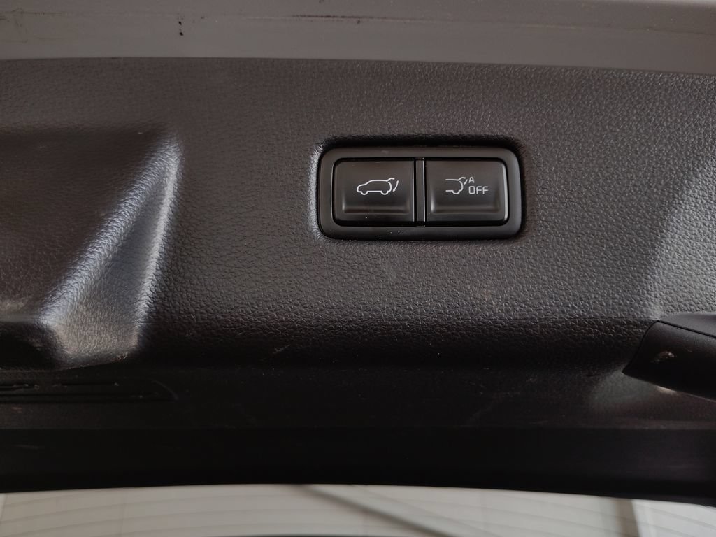 Used 2025 Kia Carnival EX FWD image 19