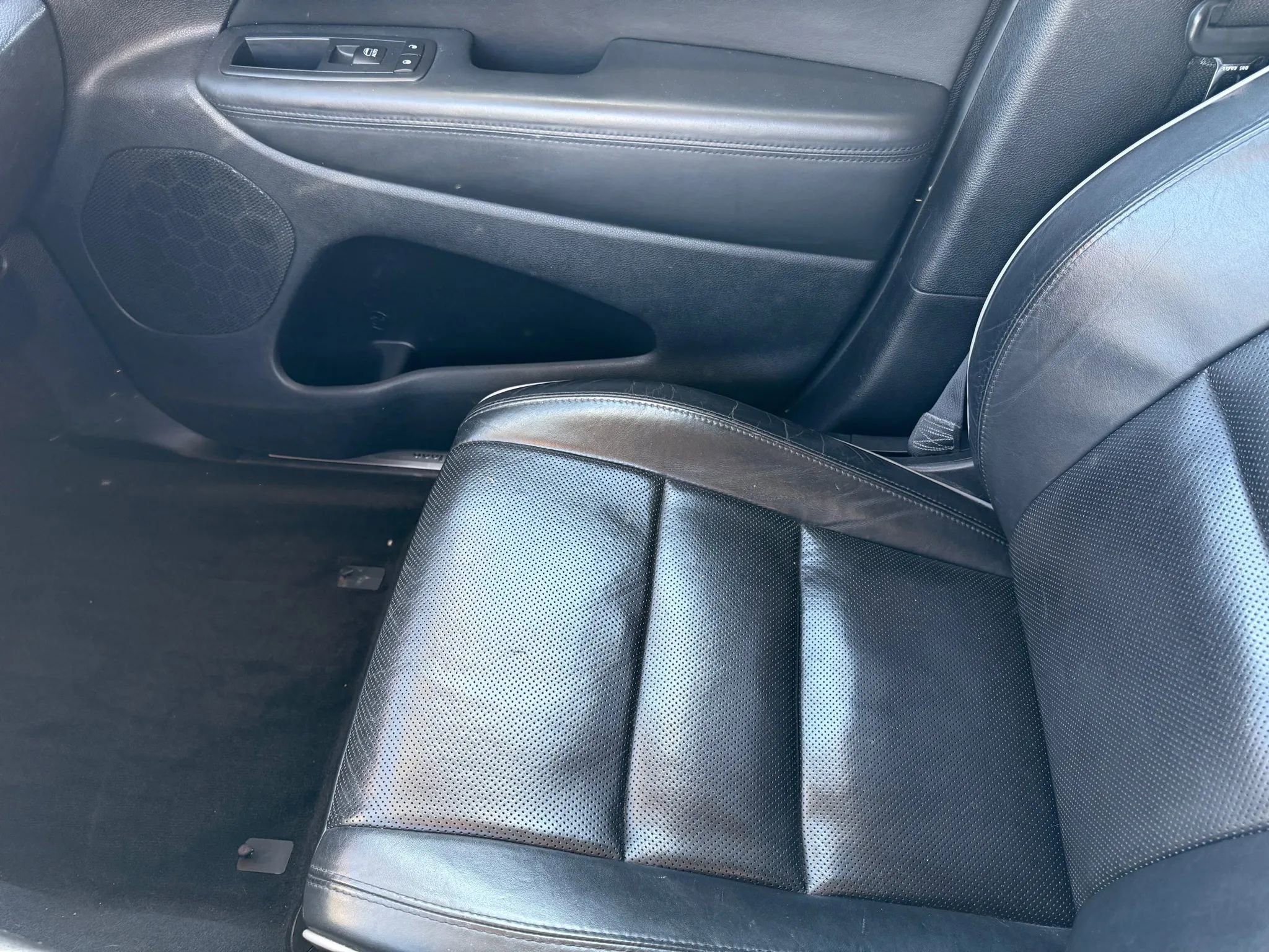 Used 2013 Jeep Grand Cherokee Overland RWD image 16