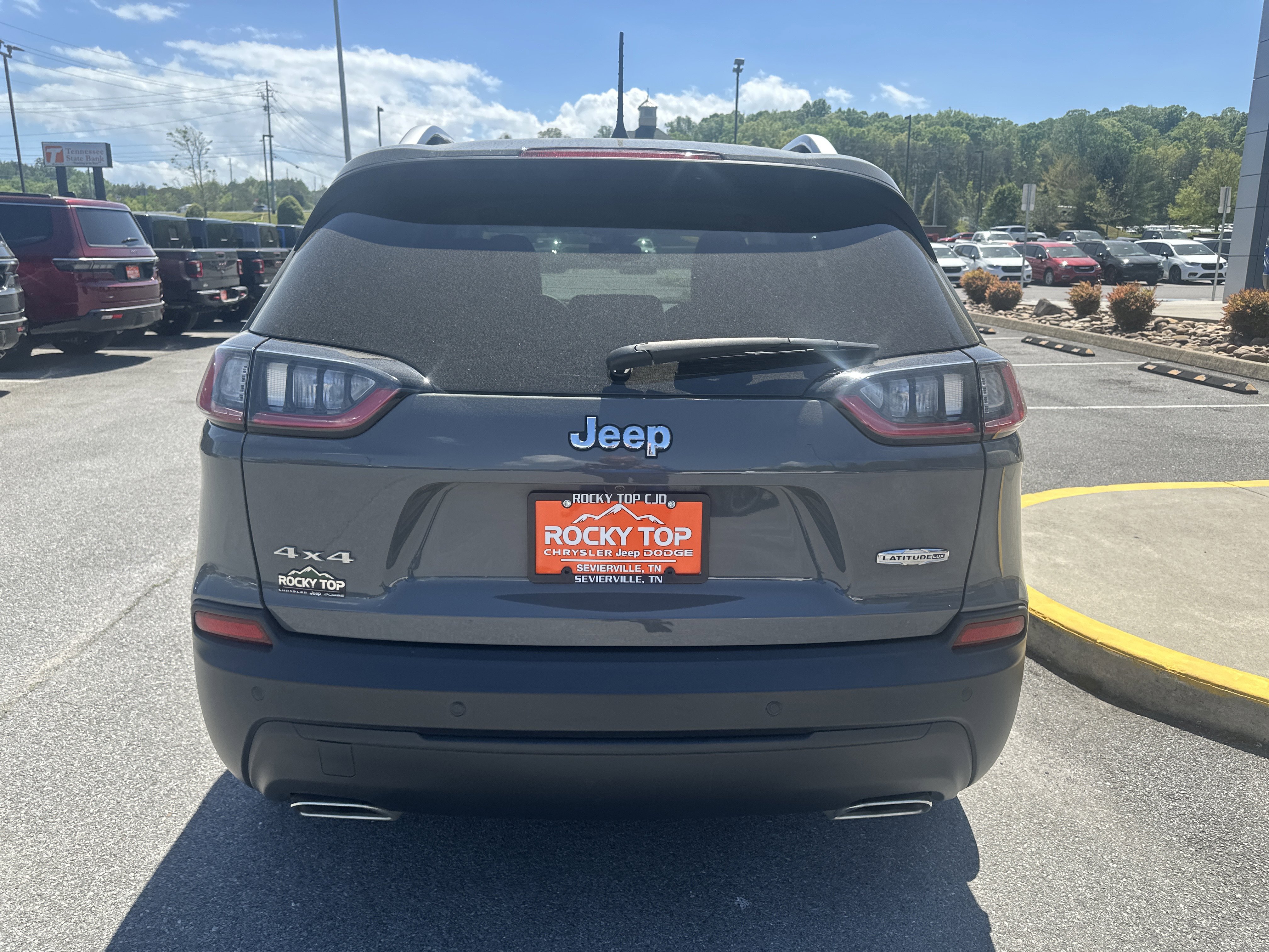 Used 2021 Jeep Cherokee Latitude Lux w/ Comfort/Convenience Group AWD/4WD image 9