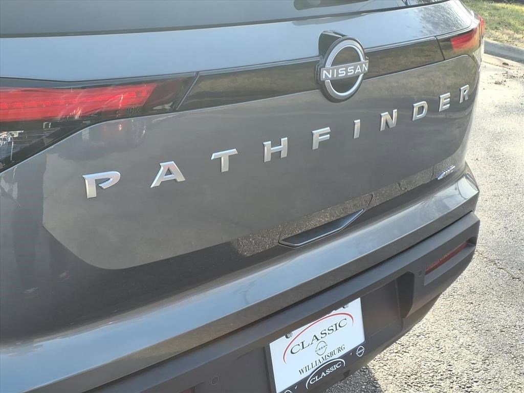 Used 2024 Nissan Pathfinder S image 9
