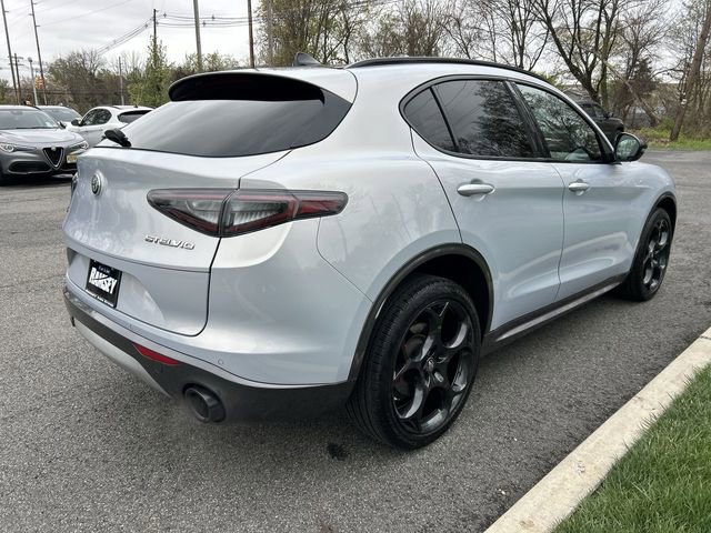 Used 2024 Alfa Romeo Stelvio Ti w/ Performance Driving Package AWD/4WD image 8