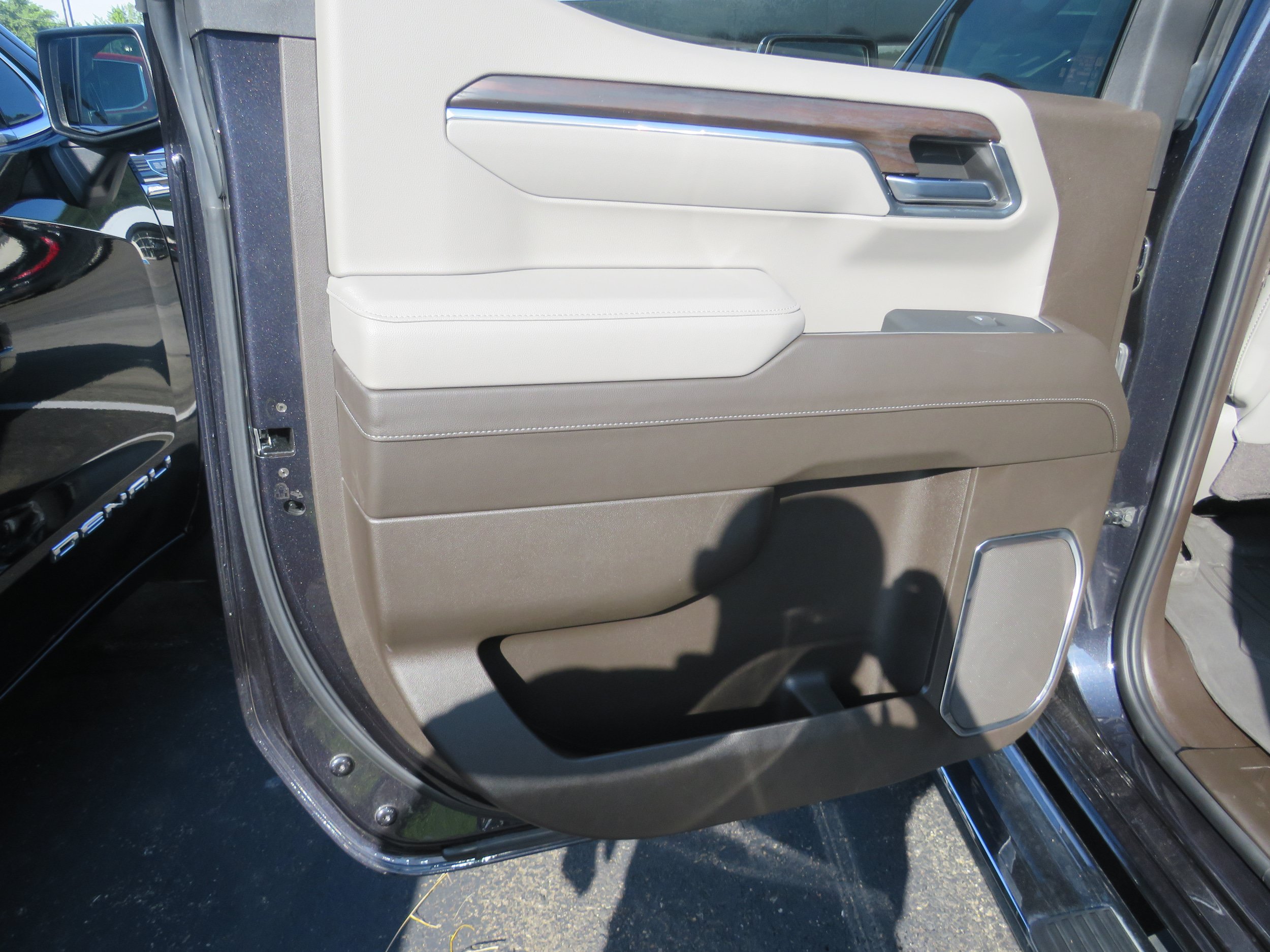 Used 2024 GMC Sierra 1500 SLT w/ SLT Premium Plus Package AWD/4WD image 10