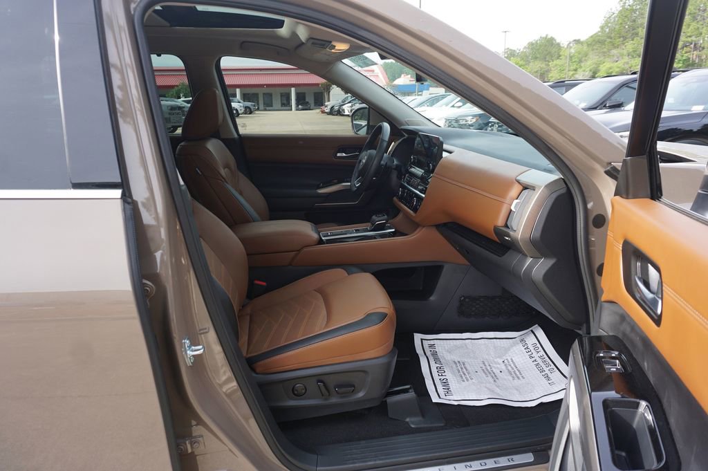 Used 2025 Nissan Pathfinder Platinum FWD image 20