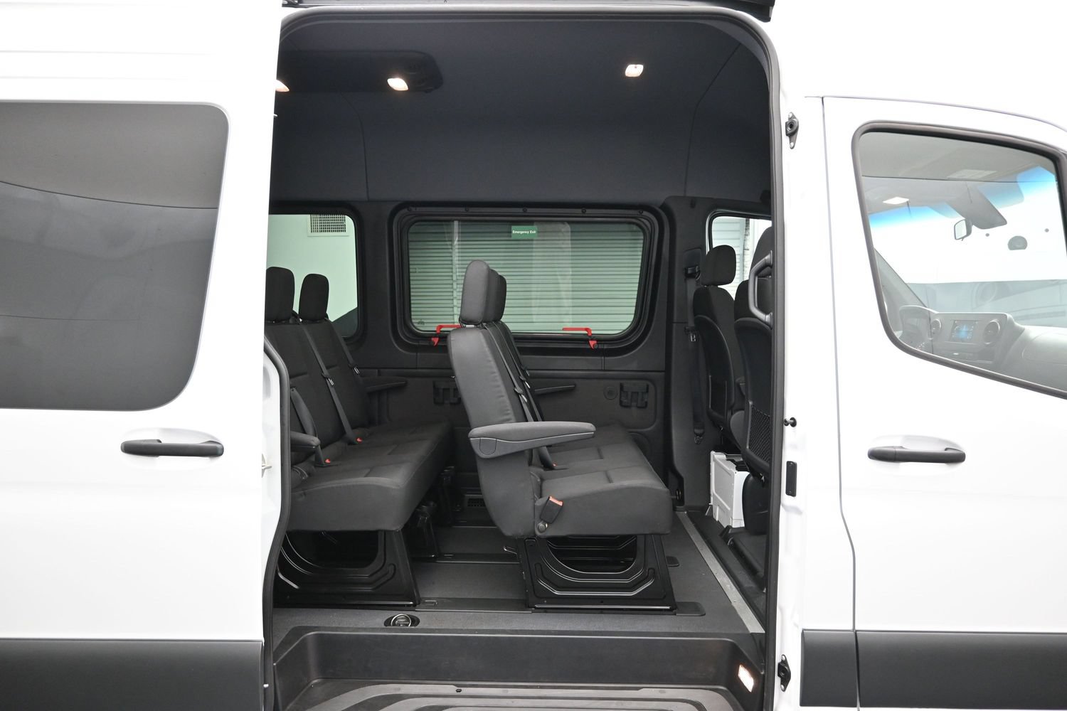 Used 2024 Mercedes-Benz Sprinter 2500 image 40