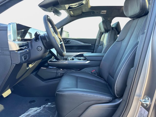 New 2026 Cadillac Escalade IQL Sport 2 w/ LPO, ONYX Package AWD/4WD image 20