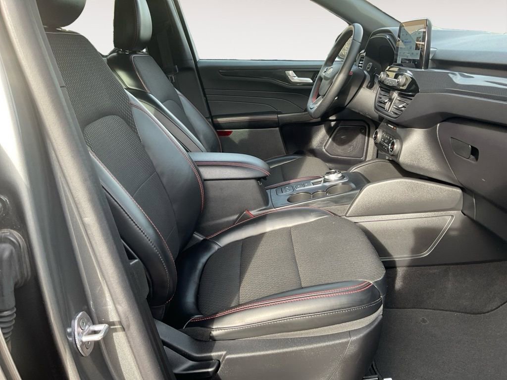 Used 2025 Ford Escape ST-Line image 15