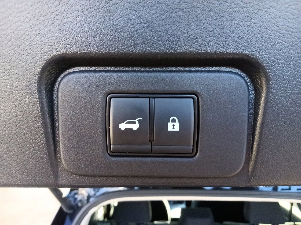 Used 2024 Nissan Rogue SV image 28