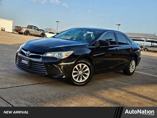Used 2016 Toyota Camry LE image 1