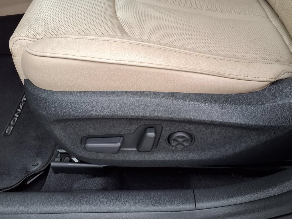 Used 2017 Hyundai Sonata Limited w/ Tech Package 03 FWD image 25