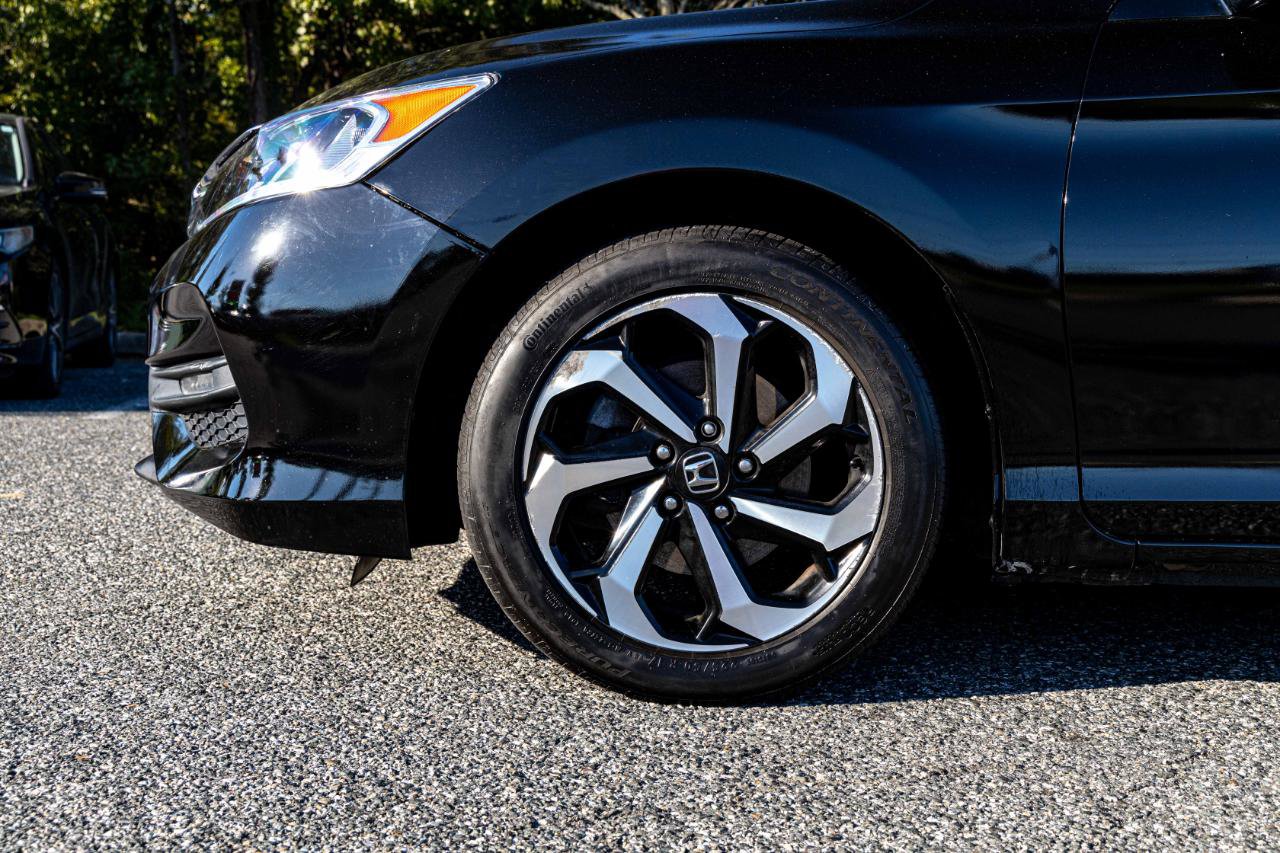 Used 2017 Honda Accord EX image 10