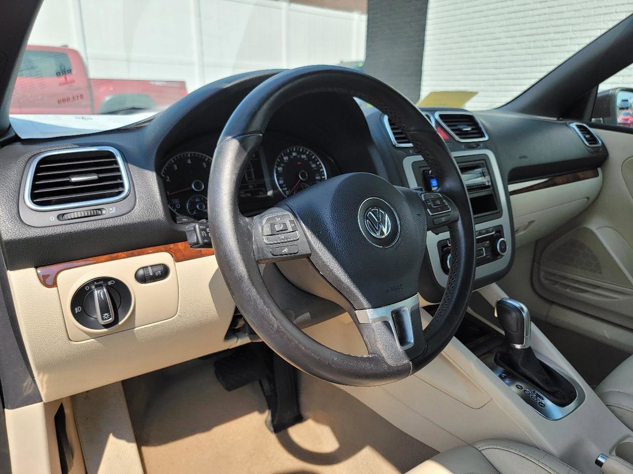 Used 2012 Volkswagen Eos Lux FWD image 26