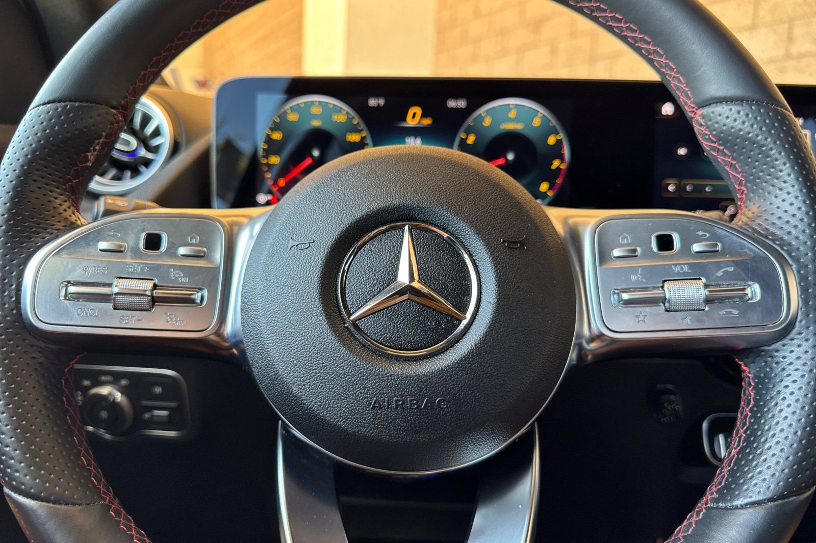 Used 2022 Mercedes-Benz GLA 250 4MATIC image 27