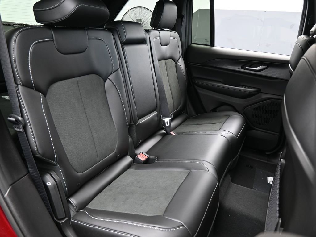 New 2025 Jeep Grand Cherokee Altitude image 37