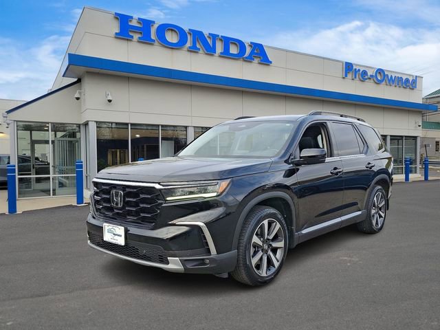 Used 2025 Honda Pilot Touring image 1