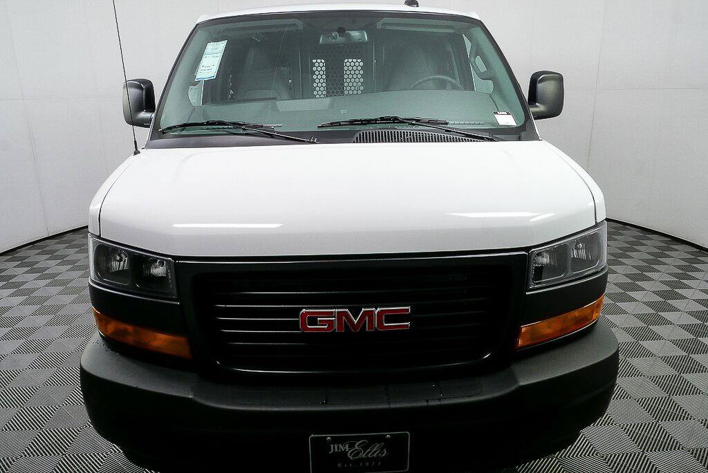 New 2025 GMC Savana 2500 w/ Driver Convenience Package RWD image 28