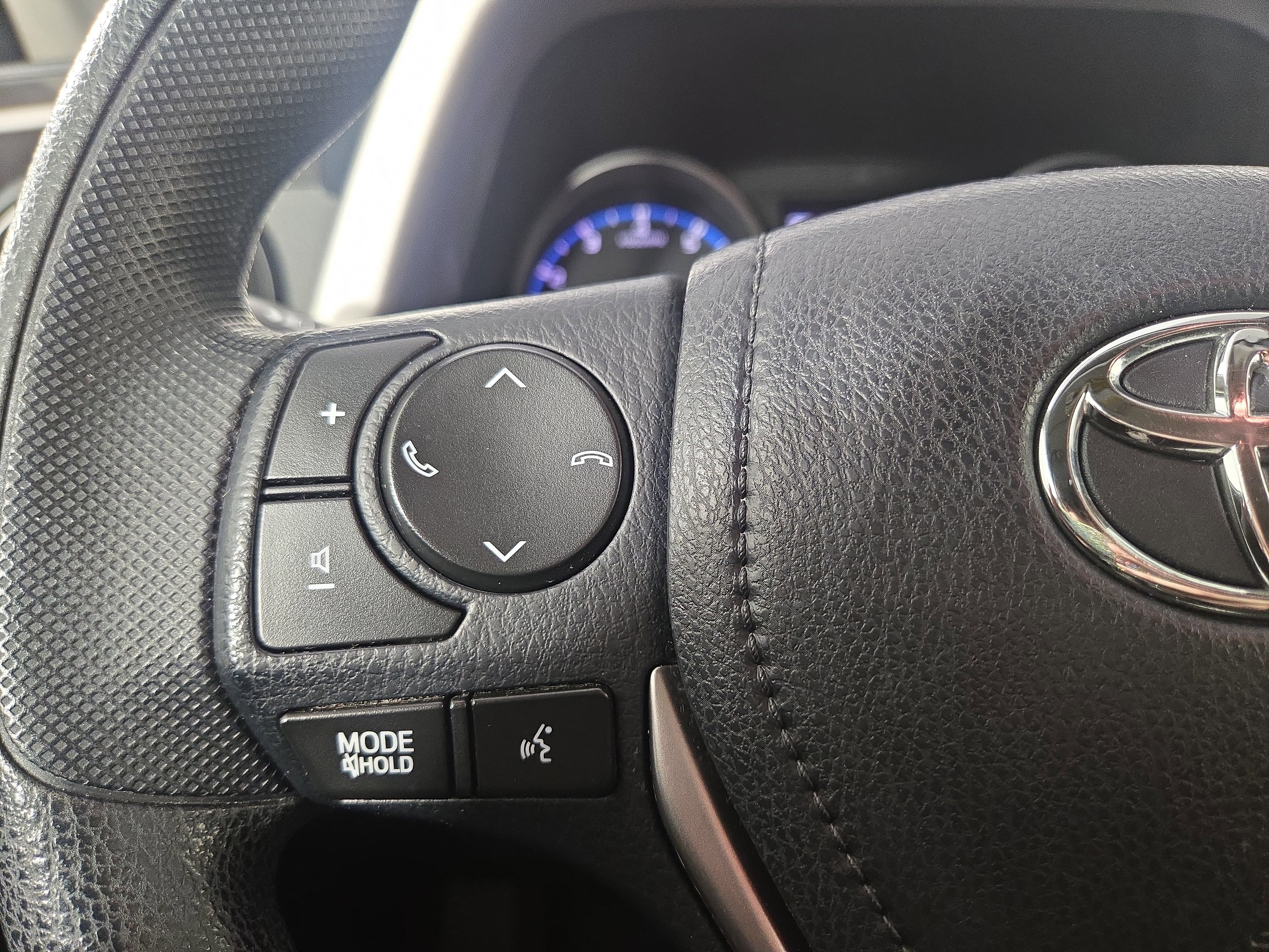 Used 2018 Toyota RAV4 LE w/ All Weather Liner Package image 15