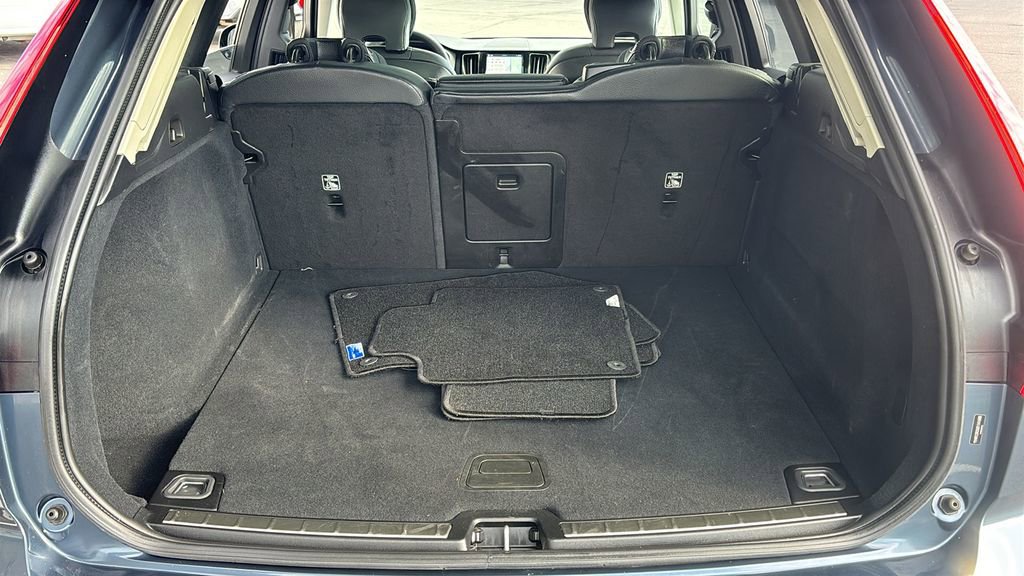 Certified 2025 Volvo XC60 B5 Plus AWD/4WD image 30