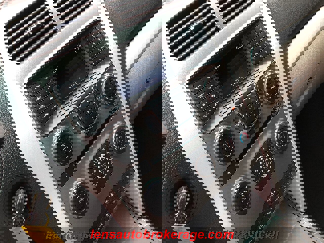 Used 2015 Ford Explorer XLT image 14