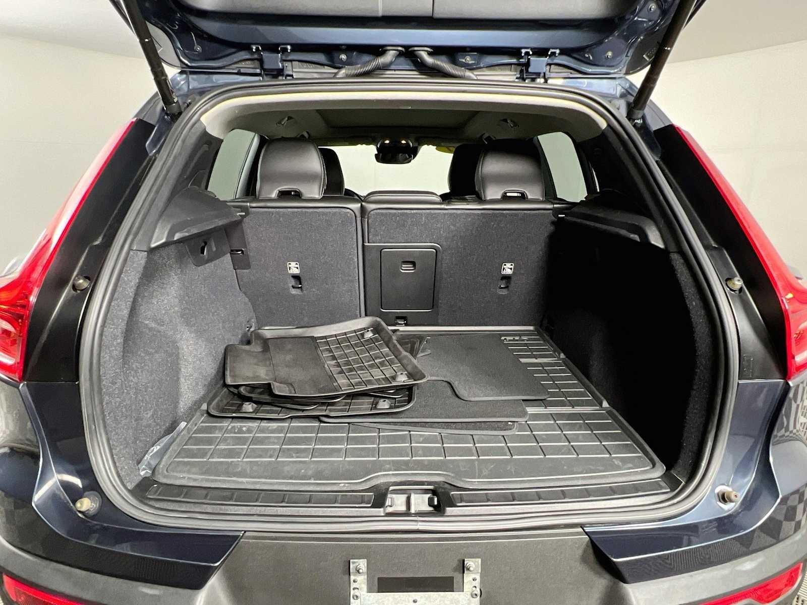 Used 2021 Volvo XC40 T5 Momentum w/ Protection Package Premier AWD/4WD image 28