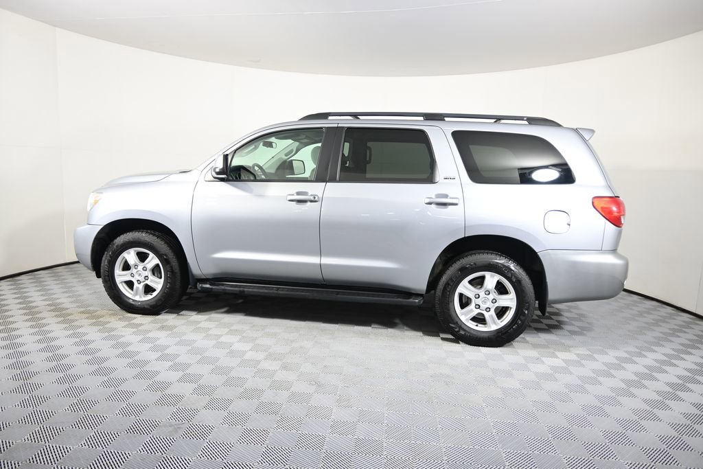 Used 2016 Toyota Sequoia SR5 AWD/4WD image 3