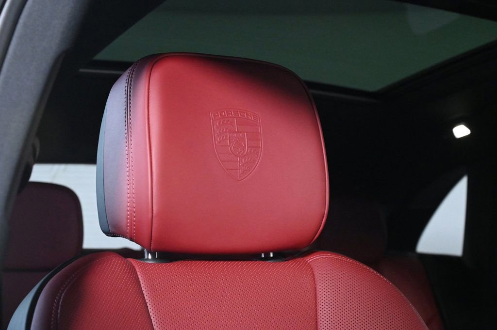 Certified 2025 Porsche Macan Turbo image 24