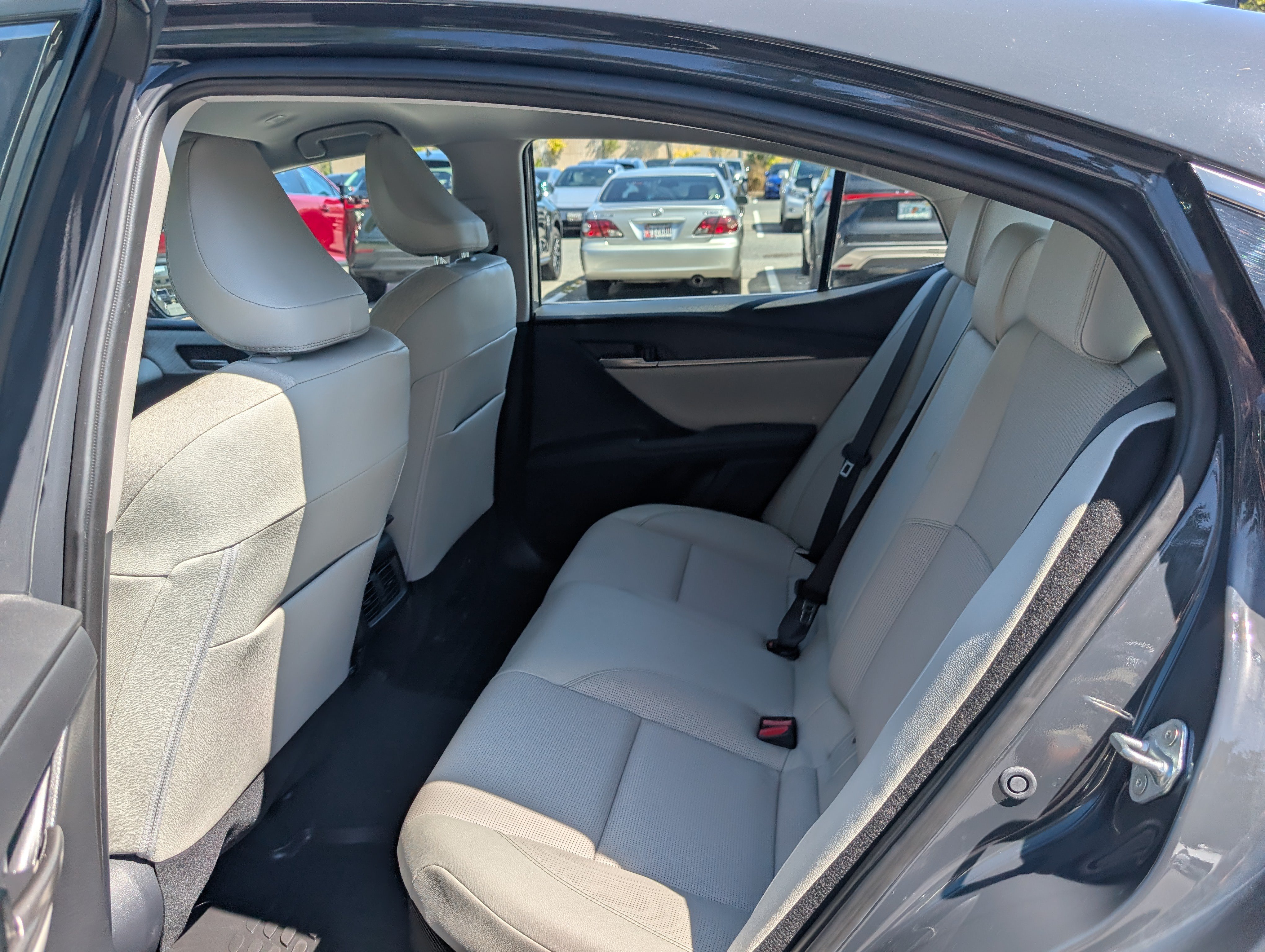 Used 2025 Toyota Camry XLE FWD image 15