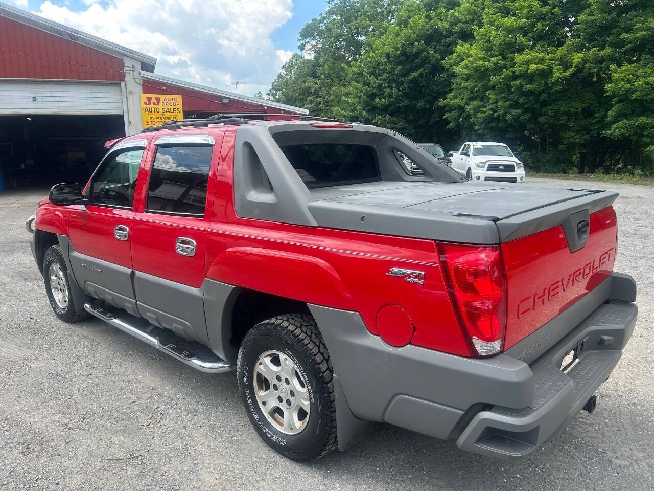 Used 2002 Chevrolet Avalanche 4x4 w/ Off-Road Suspension Pkg image 4