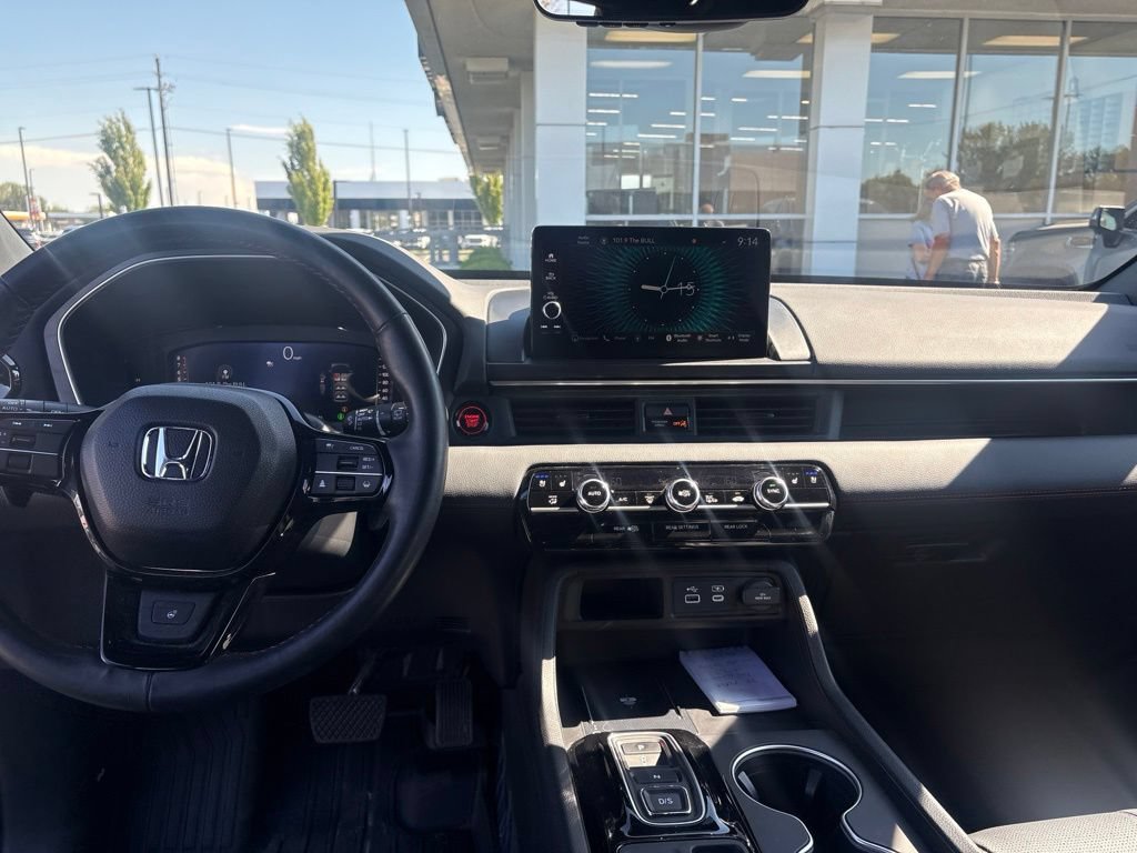 Used 2025 Honda Pilot Black Edition image 24